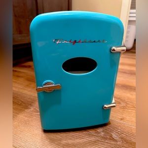 Frigidaire 6 can mini fridge -teal blue